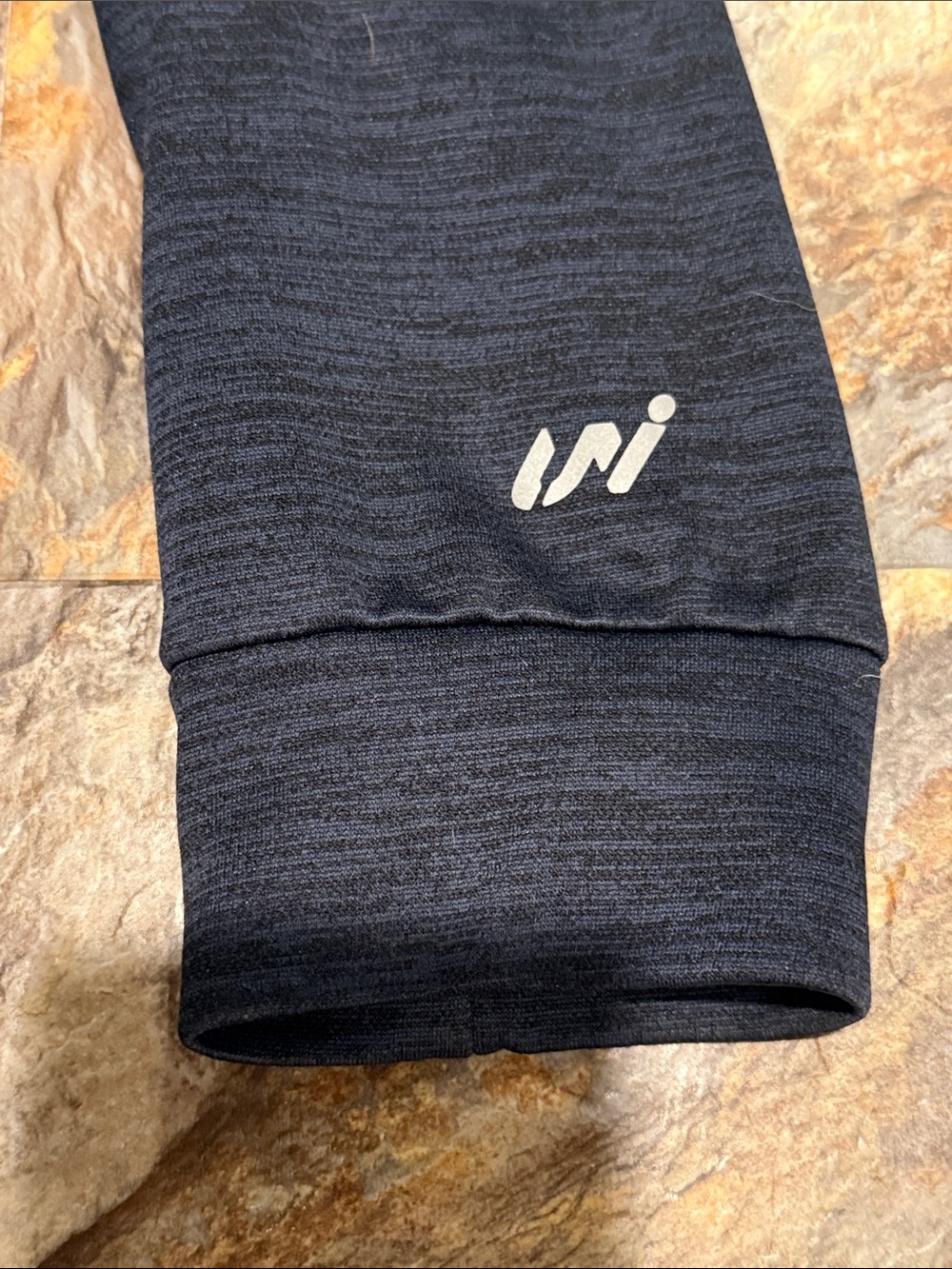 Men’s size small zip up hoodie - Picture 7 of 9